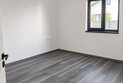 Casă cu 3 camere cu Teren 300 Mp în Central