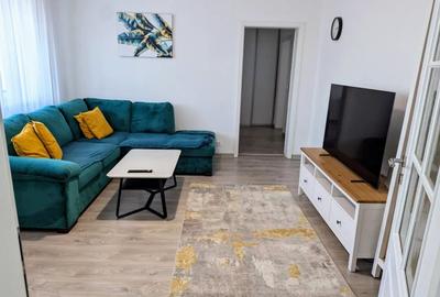 Apartament cu 3 camere semidecomandat în Obor