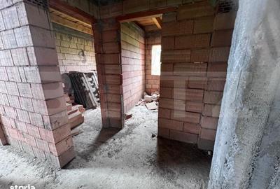 Casă cu 4 camere în Sântana de Mureș