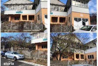 Casă cu Teren 1081 Mp în Bănești
