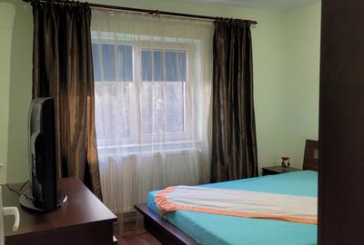 Apartament cu 3 camere decomandat în CET - 6