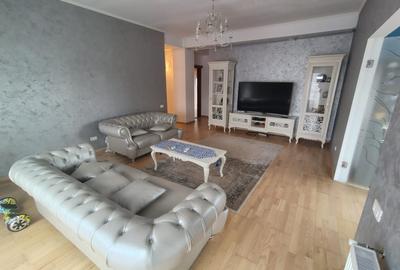 Apartament cu 3 camere semidecomandat, mobilat în Central
