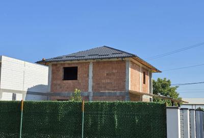 Casă cu 3 camere în Ștefănești