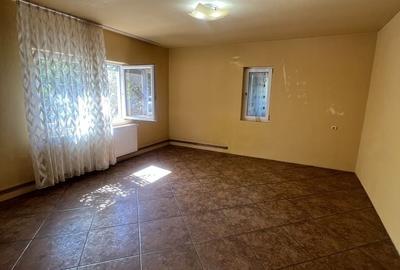 Casă cu 3 camere cu Teren 357 Mp în Șimnicu de Sus