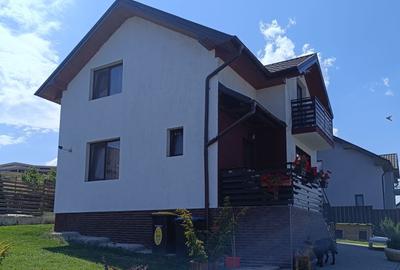 Casă cu 4 camere în Central