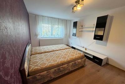 Apartament cu 3 camere decomandat în Exterior Vest