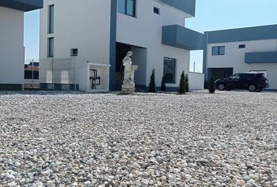 Casă cu 4 camere în Central - 1