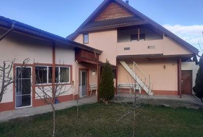 Casă cu 4 camere în Pietrișu - 2