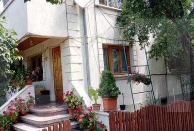 Casă cu 5 camere cu Teren 662 Mp în Central