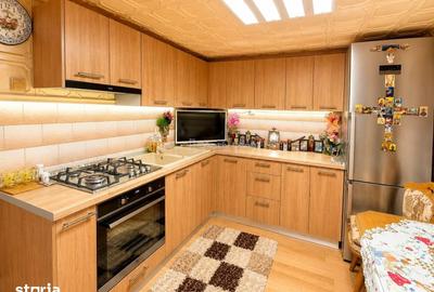 Casă cu 6 camere cu Teren 250 Mp în Central