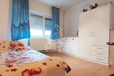 Apartament cu 3 camere decomandat, mobilat în Micălaca