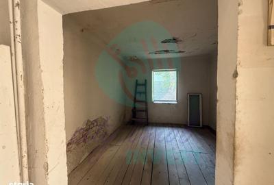 Apartament cu 4 camere în Vitan
