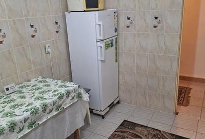Apartament cu 2 camere semidecomandat în Micro 4 - 6