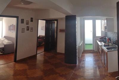 Apartament cu 4 camere decomandat în Central