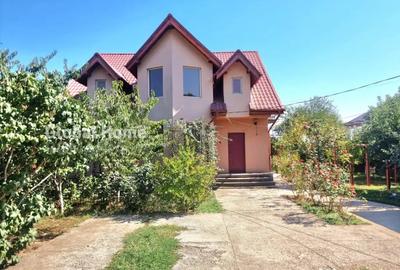 Casă cu 4 camere cu Teren 1094 Mp în 1 Decembrie