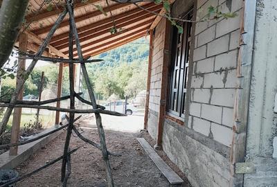 Casă cu Teren 683 Mp în Corbi