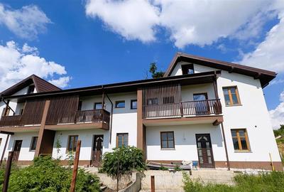 Casă cu 4 camere cu Teren 250 Mp în Bârnova