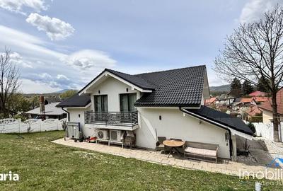 Casă cu 4 camere cu Teren 1200 Mp în Central - 2