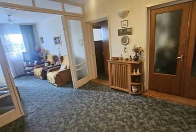 Apartament cu 4 camere decomandat în Central