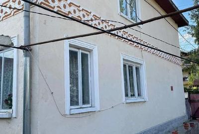 Casă cu Teren 500 Mp în Central - 2