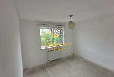Apartament cu 3 camere decomandat în Berceni