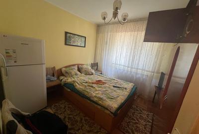 Apartament cu 3 camere semidecomandat în Micro 38 - 3