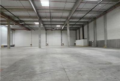 Spațiu industrial, de 6,000 mp, în Vest