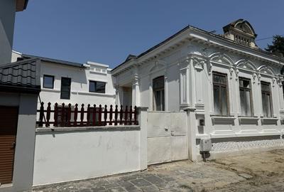 Casă cu 4 camere în Central