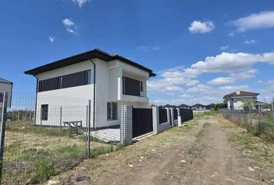 Casă cu 5 camere cu Teren 409 Mp în Central