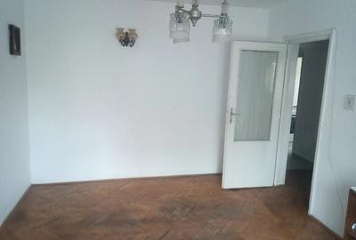 Apartament cu 3 camere decomandat în Exterior Vest