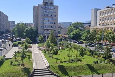 Apartament cu 3 camere decomandat în Griviței