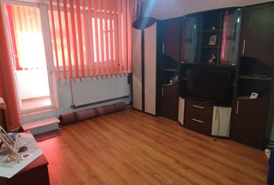 Apartament cu 2 camere decomandat în CET