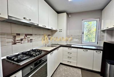 Apartament cu 3 camere semidecomandat în Central