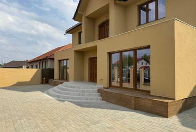 Casă cu 4 camere cu Teren 270 Mp în Central