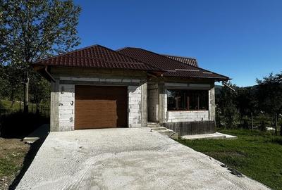 Casă cu 3 camere în Poiana