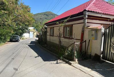Casă cu 3 camere cu Teren 1800 Mp în Central