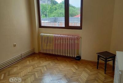 Apartament cu 5 camere semidecomandat în Mitropolie - 6