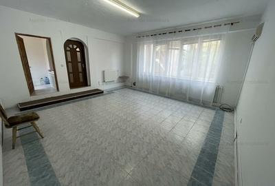 Birou, de 61 mp, în 1 Mai - 4
