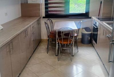 Apartament cu 3 camere în Calea București