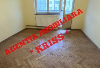 Apartament cu 3 camere semidecomandat în Craiovei - 2