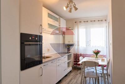 Apartament cu 3 camere decomandat în Calea București