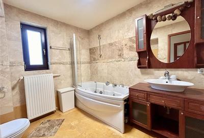 Casă individuală cu 11 camere cu Canalizare în Centrul Civic - 28