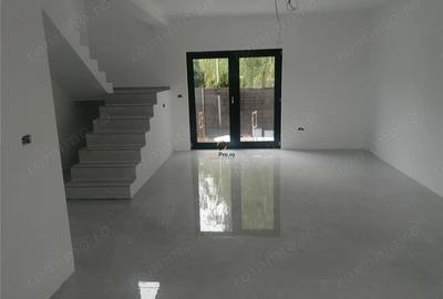 Casă cu Teren 300 Mp în Sânandrei
