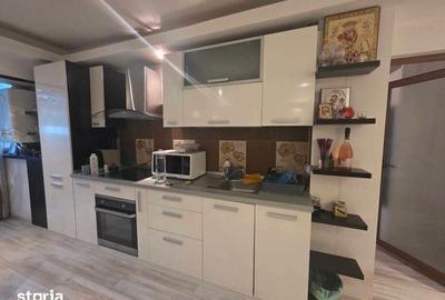 Apartament cu 3 camere în Tractorul