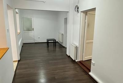 Casă cu 3 camere cu Teren 146 Mp în Colentina
