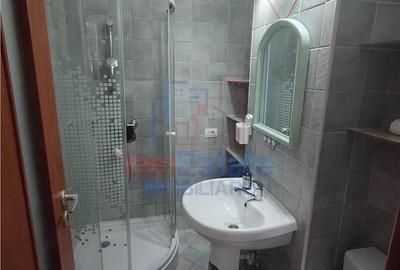 Apartament cu 2 camere decomandat în Filiași