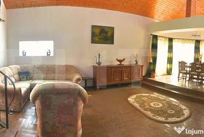 Casă cu 8 camere cu Teren 1038 Mp în Central - 7