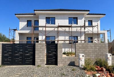 Duplex cu 5 camere cu Canalizare în Moșnița Nouă