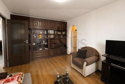 Apartament cu 3 camere semidecomandat în Central