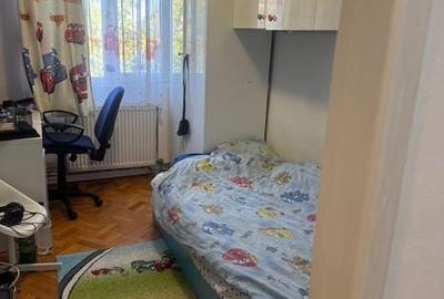 Apartament cu 3 camere decomandat în Lipovei